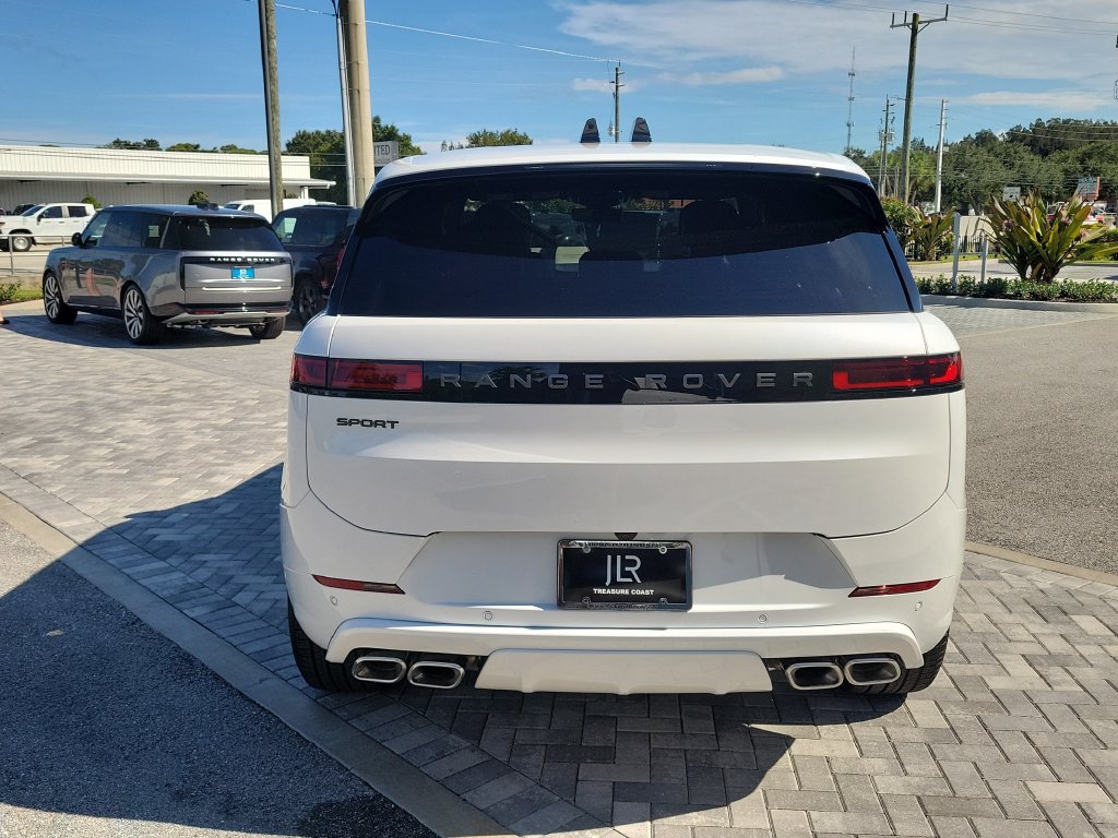 New 2027 Land Rover Range Rover Sport Dynamic SE AWD/4WD image 4