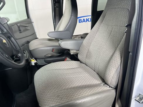 Used 2025 Chevrolet Express 3500 LT w/ LT Preferred Equipment Group image 17
