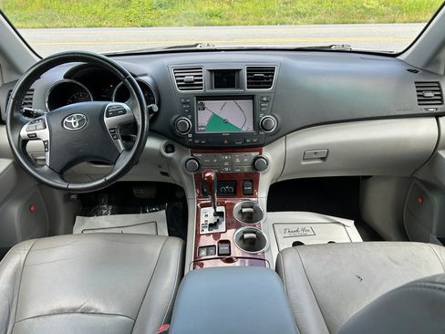 Used 2012 Toyota Highlander Limited w/ Tow Pkg AWD/4WD image 16