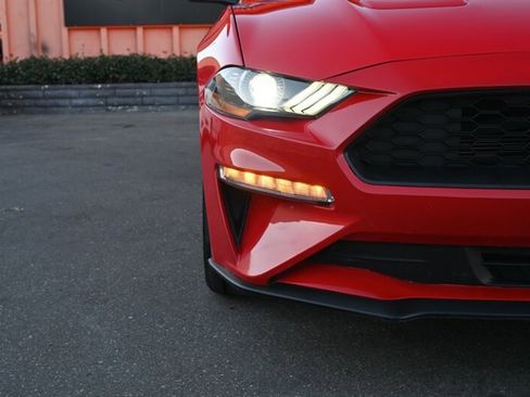Used 2020 Ford Mustang Coupe RWD image 3
