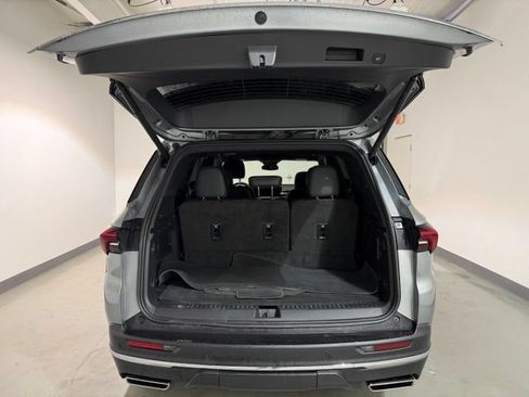 Used 2025 Buick Enclave Preferred w/ Power Package AWD/4WD image 8