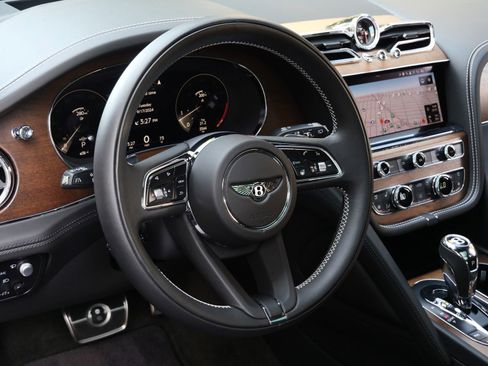 Used 2023 Bentley Bentayga Extended Wheelbase AWD/4WD image 13