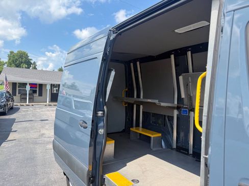 Used 2019 Mercedes-Benz Sprinter 144 image 10
