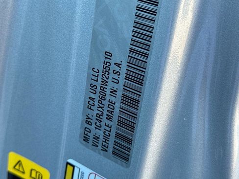 Used 2024 Jeep Wrangler Sahara image 35