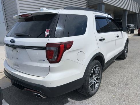 Used 2017 Ford Explorer Sport w/ Equipment Group 401A AWD/4WD image 4