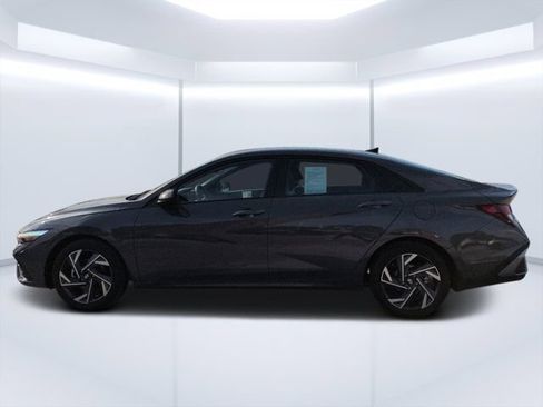 Used 2025 Hyundai Elantra Sport FWD image 6
