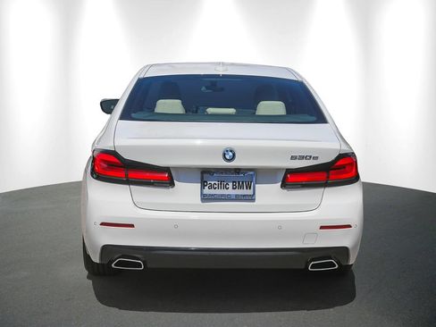 Certified 2023 BMW 530e w/ Convenience Package RWD image 5