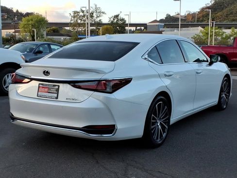Used 2024 Lexus ES 300h w/ Premium Package FWD image 4