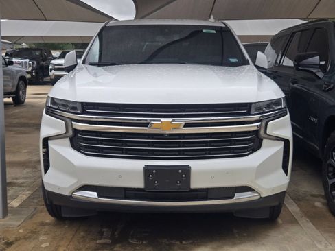Used 2022 Chevrolet Tahoe LT w/ Luxury Package AWD/4WD image 2