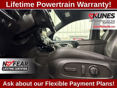 Used 2023 Chevrolet Traverse LT image 23