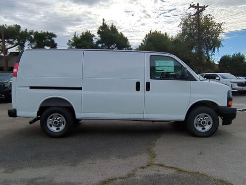 New 2025 GMC Savana 2500 w/ Driver Convenience Package image 29