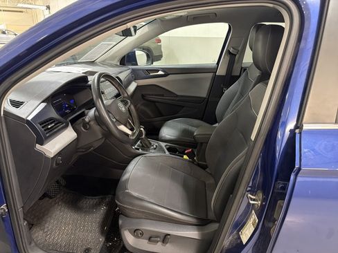 Certified 2023 Volkswagen Taos SE w/ Panoramic Sunroof Package FWD image 6