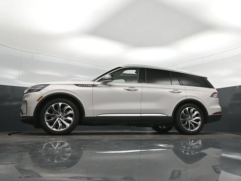 Used 2025 Lincoln Aviator Reserve w/ Luxury Package RWD image 39