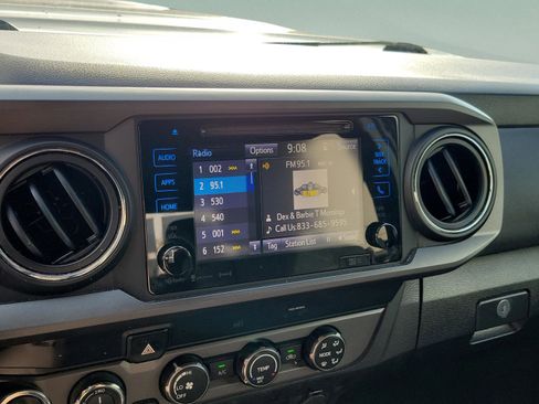 Used 2019 Toyota Tacoma TRD Sport AWD/4WD image 18