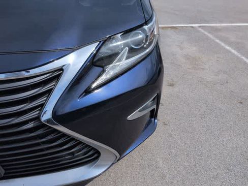 Used 2017 Lexus ES 350 w/ Navigation System Package image 11