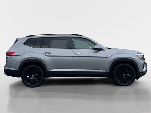 Used 2024 Volkswagen Atlas SE w/ Black Wheel Package AWD/4WD image 3