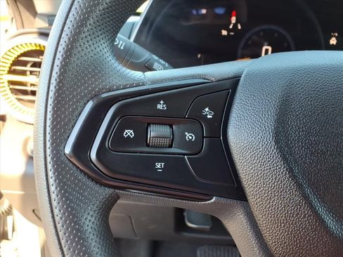 Used 2025 Chevrolet Trax LT FWD image 12