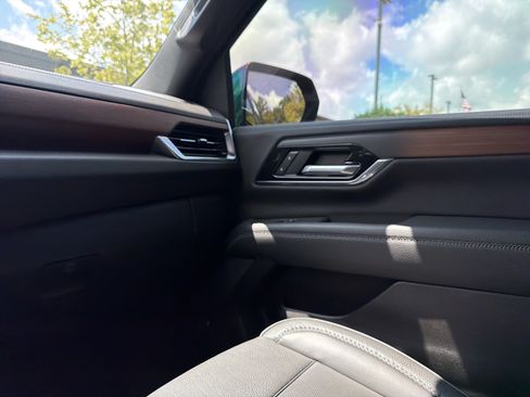 Used 2025 GMC Yukon Denali AWD/4WD image 24
