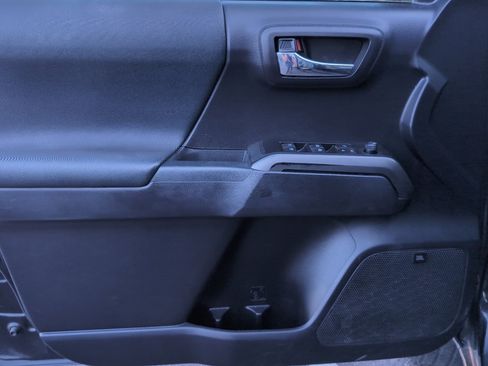 Used 2021 Toyota Tacoma TRD Off-Road image 11