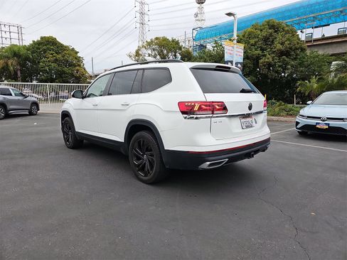 Used 2023 Volkswagen Atlas SE w/ Panoramic Sunroof Package image 7