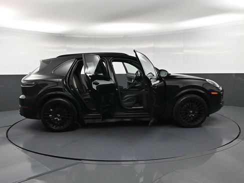 Certified 2023 Porsche Cayenne Platinum Edition AWD/4WD image 35
