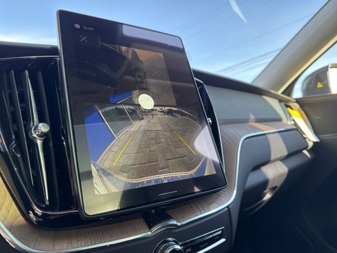 New 2026 Volvo XC60 B5 Plus w/ Protection Package Premier image 24