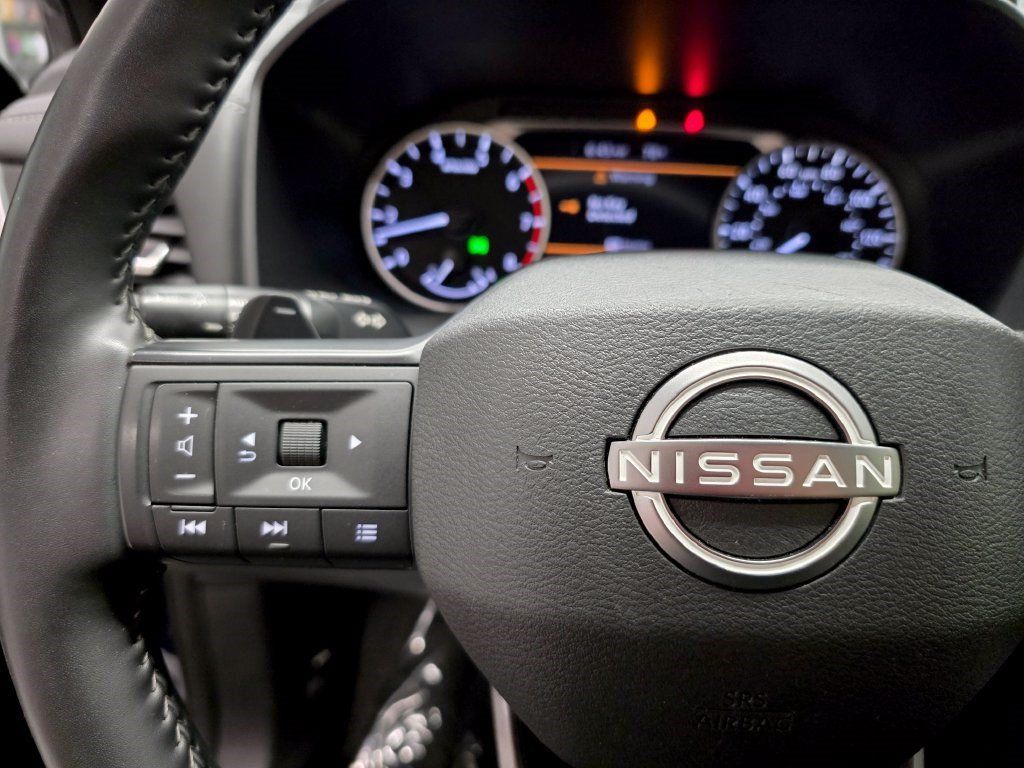 Used 2025 Nissan Rogue SV FWD image 18