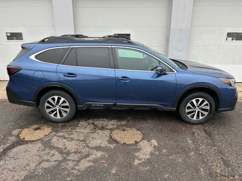 Used 2022 Subaru Outback Premium image 6