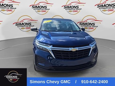 Used 2023 Chevrolet Equinox LS AWD/4WD image 3