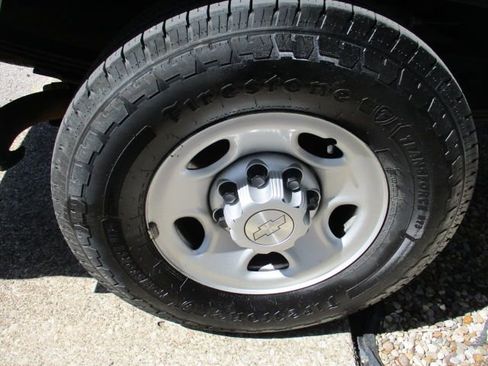 Used 2019 Chevrolet Express 2500 w/ Driver Convenience Package RWD image 28