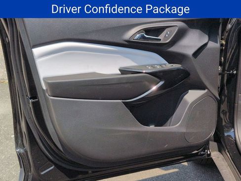 New 2026 Chevrolet Trax LT w/ Sunroof Package FWD image 9