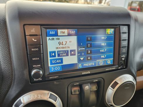 Used 2012 Jeep Wrangler Rubicon w/ Dual Top Group image 37