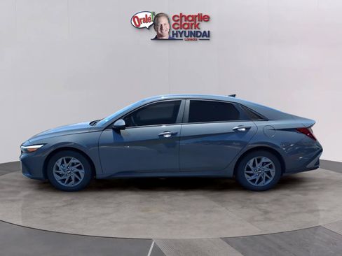 Certified 2024 Hyundai Elantra SEL FWD image 2