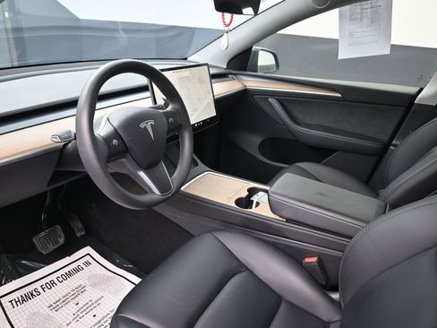 Used 2023 Tesla Model Y Long Range image 28