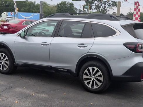 Used 2022 Subaru Outback Premium AWD/4WD image 6