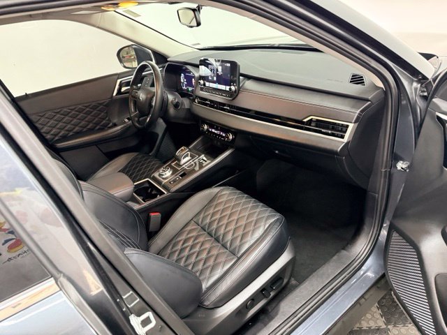 Used 2025 Mitsubishi Outlander 4WD Plug-In Hybrid image 32