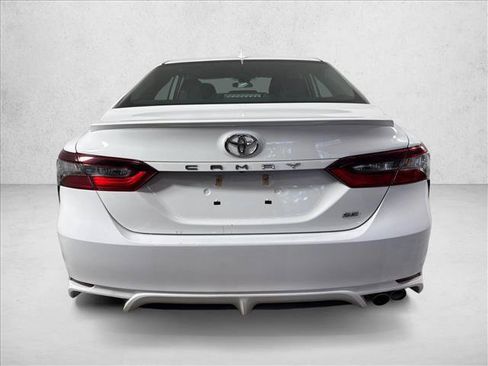 Used 2022 Toyota Camry SE FWD image 4