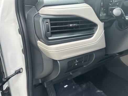 Used 2025 Subaru Forester AWD/4WD image 51