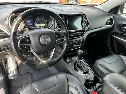 Used 2019 Jeep Cherokee Limited image 14