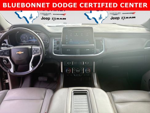 Used 2024 Chevrolet Suburban LT w/ Luxury Package RWD image 12
