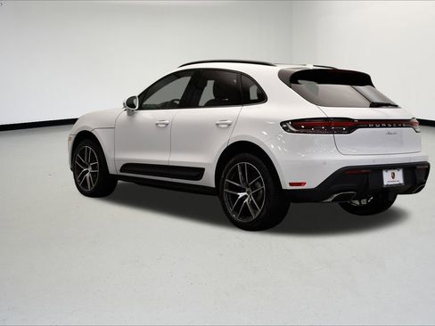 Used 2025 Porsche Macan image 3