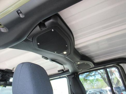 New 2026 Jeep Gladiator Sport image 17