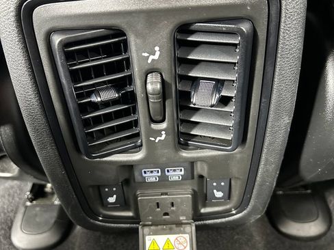 Used 2025 Dodge Durango GT AWD/4WD image 18