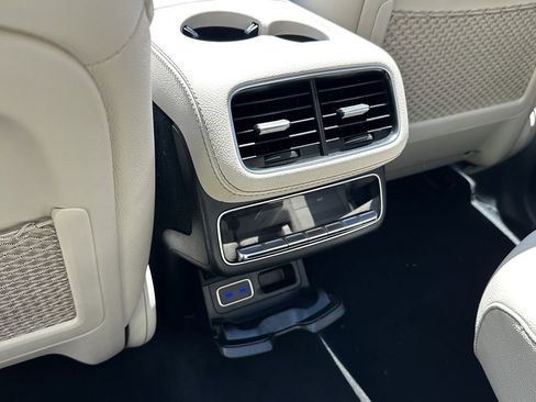 Used 2025 Mercedes-Benz GLS 450 4MATIC image 27