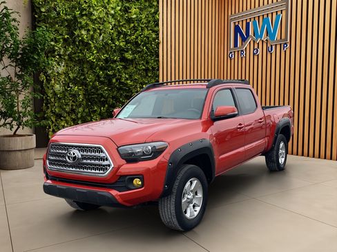 Used 2016 Toyota Tacoma TRD Sport AWD/4WD image 3