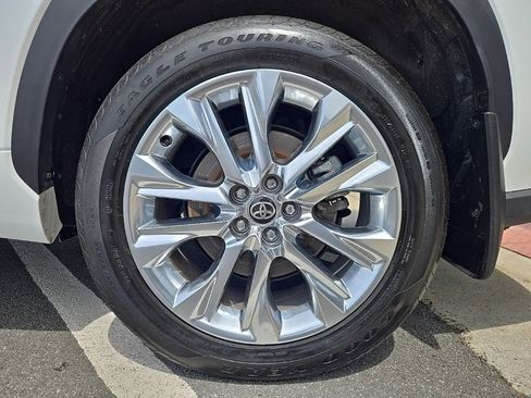 Used 2025 Toyota Highlander Limited AWD/4WD image 9