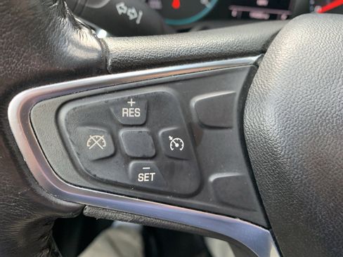 Used 2018 Chevrolet Equinox LT image 28