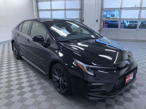 Certified 2025 Toyota Corolla SE image 29