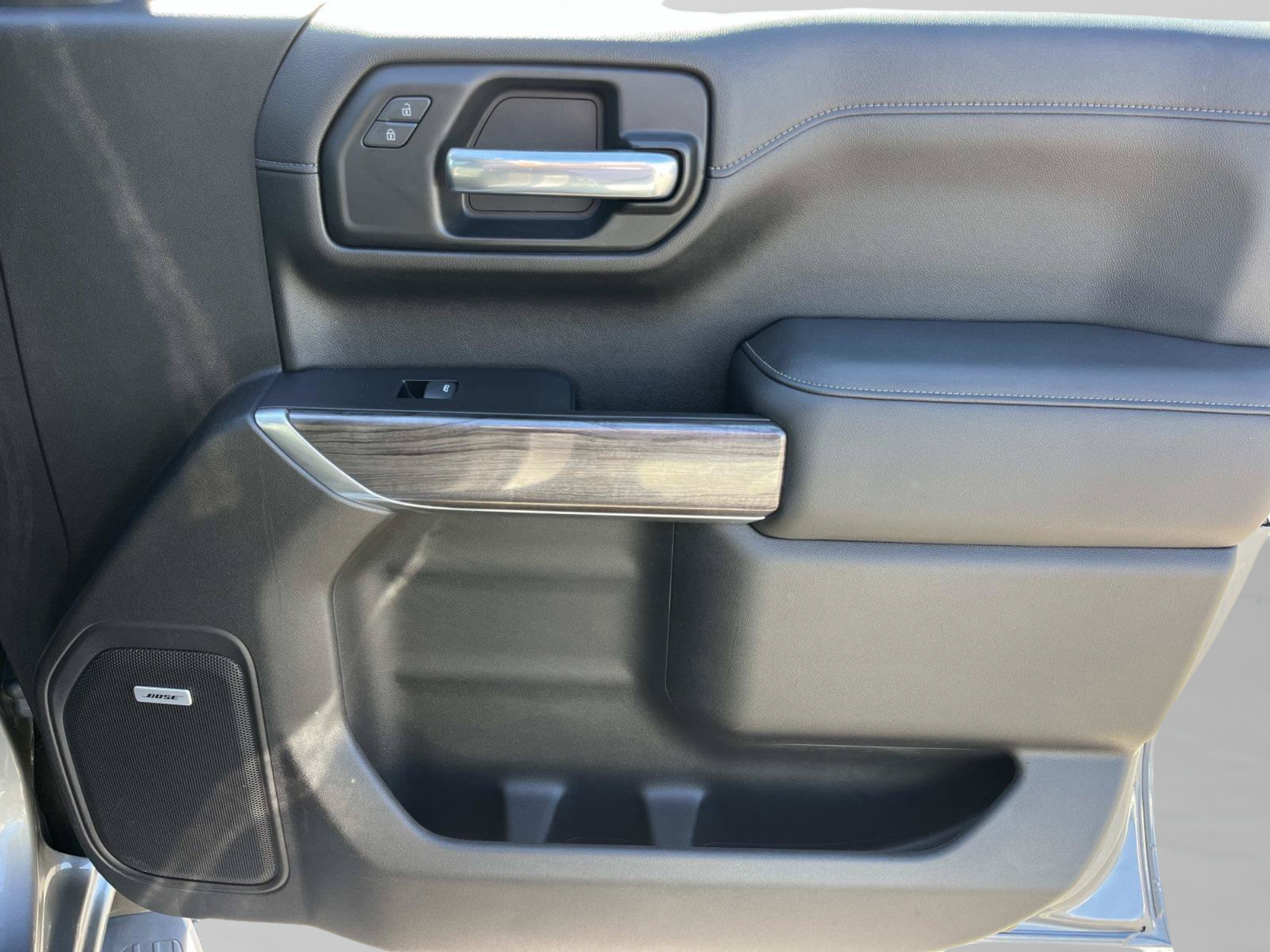 Used 2019 Chevrolet Silverado 1500 LTZ w/ LTZ Premium Package AWD/4WD image 27