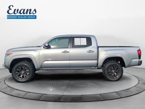 Used 2022 Toyota Tacoma SR5 image 3